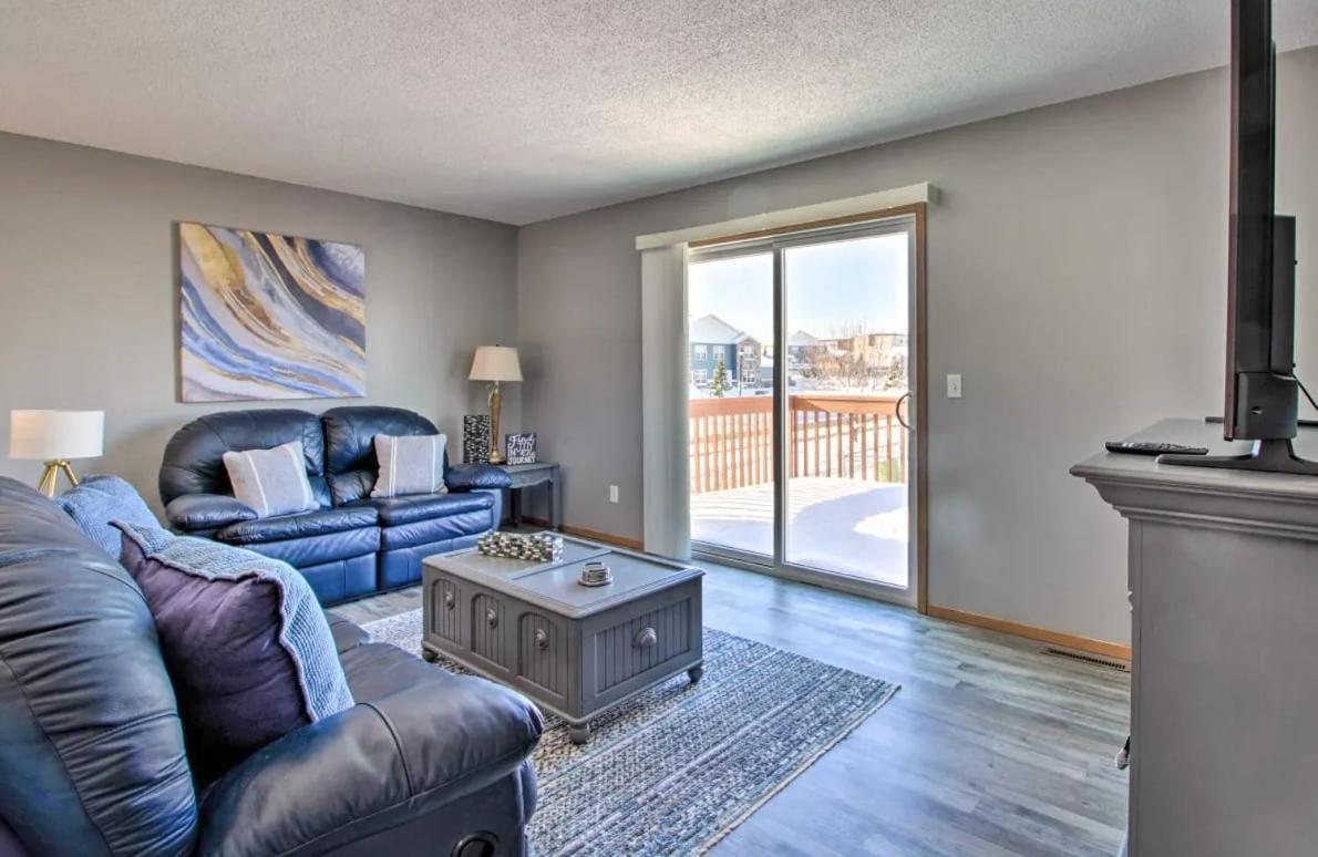 Villa Welcoming West Fargo Retreat W Backyard Exterior foto