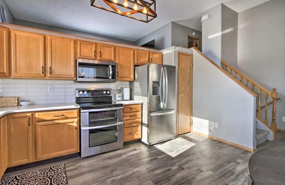 Villa Welcoming West Fargo Retreat W Backyard Exterior foto